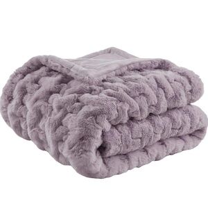 Madison Park Plush Faux Fur Throw in Soft lavender / Grey